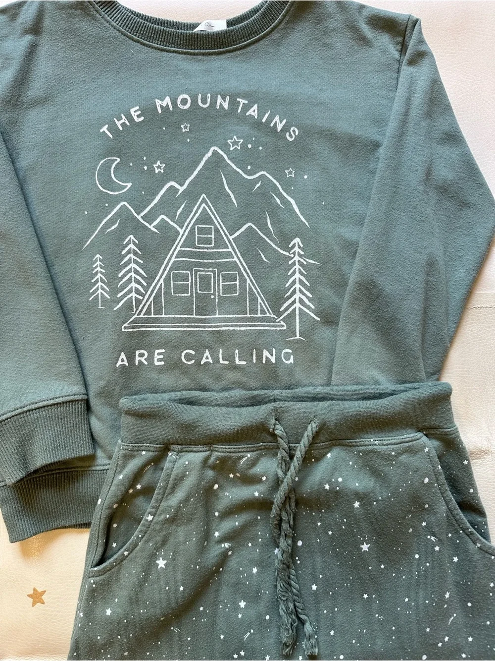 4/5 Rylee + Cru Forest Green Mountain Print Jogger Set